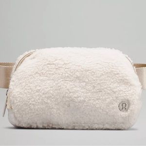 Lululemon fleece belt bag